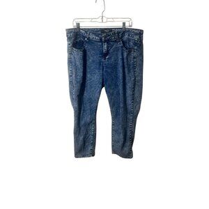Torrid Womens Denim Distressed Blue Wash Cropped Jeans Size 16R